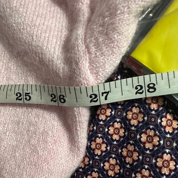 NWT Forever 21 Crop Sweater. Retail $15.00 - Picture 6 of 8